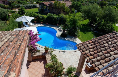 Luddui Villa | "Villetta Le Rose" with Sea View, Pool, Wi-Fi, Garden & Terraces
