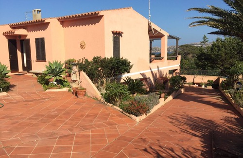 Villaggio Piras Cottage | Villetta RosaNew villa with garden a few minutes walk from the beach