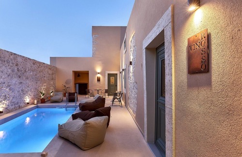 Archanes Apartment | Vin Dimora Suites with shared pool - Vino Roze