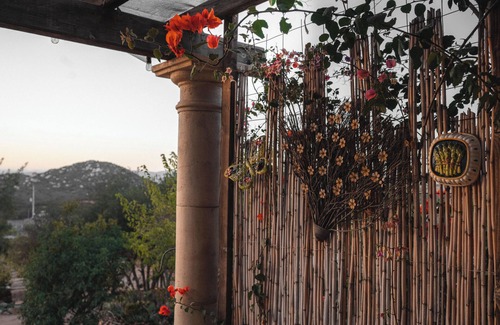 San Antonio de las Minas Ski Chalet | Viña Calabria Colibri Deluxe Queen Suite with Balcony