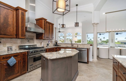 Vina Del Mar Island House | Vina Del Mar St Pete Beach Waterfront Dock Pool Hot Tub 4/3.5
