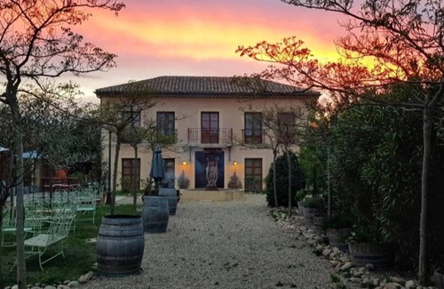 Poilhes Apartment | Vinauberge, Gîte Cabernet: Charming holiday flat overlooking the Canal du Midi