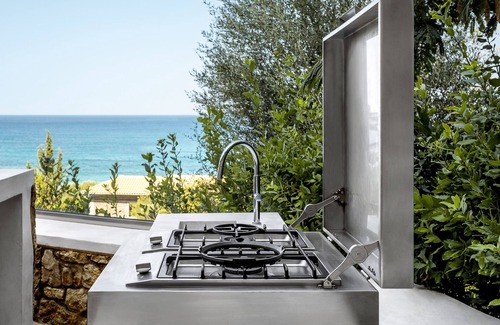 Agios Nikitas Villa | VinBlu Villa just a breath from the sea and the beautiful Agios Nikitas!