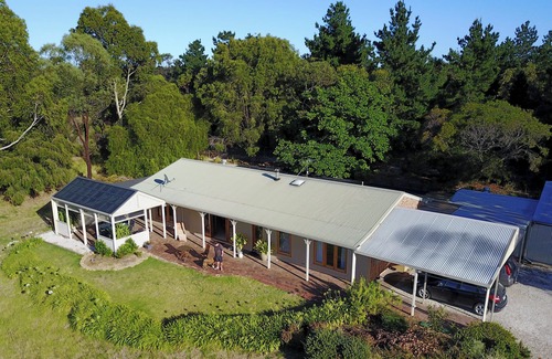 McLaren Flat House | Vineyard accommodation with stunning views