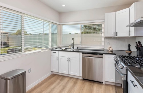 Temecula House | Vineyard Chic Oasis: Modern Elegance near Temecula Wineries