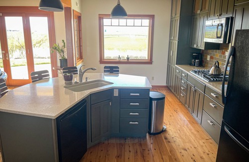 Milton-Freewater House | Vineyard Estate-Mountain views-Private; minutes to downtown. Pet friendly