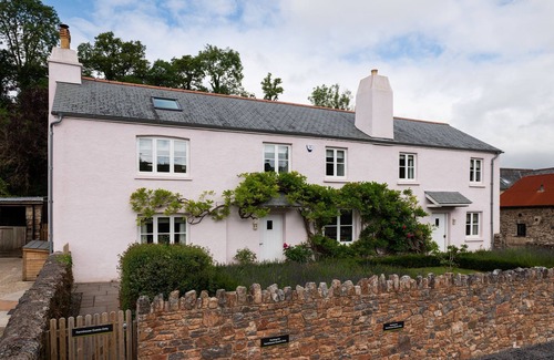 Stoke Gabriel House | Vineyard House - a house that sleeps 8 guests in 4 bedrooms