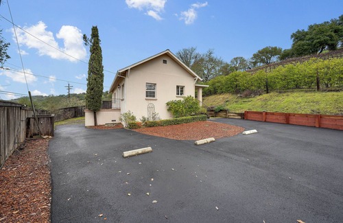 Santa Rosa House | Vineyard Oasis: Luxury Home in the Heart of Sonoma.