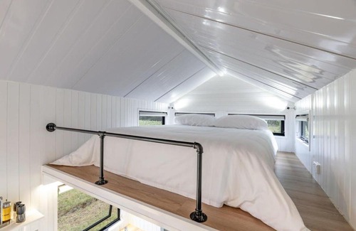 Toolleen House | Vineyard Retreat by Tiny Away