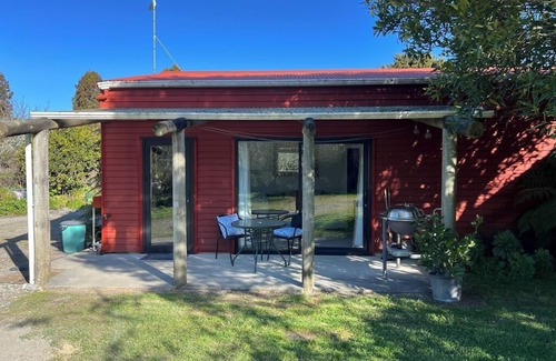 Riwaka Cottage | Vineyard Retreat near stunning Abel Tasman