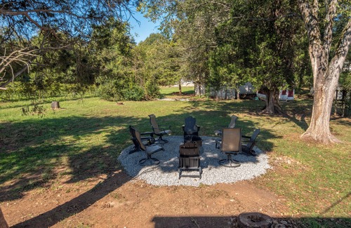 Statesville House | "Vineyard Villa" - Incredible Location & Amenities, Spiderman Themed Kids Room