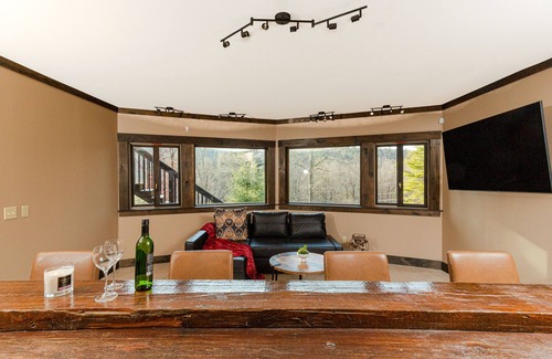 Stroudsburg Cabin | Vineyard w/mountain views - minutes to ski and waterparks