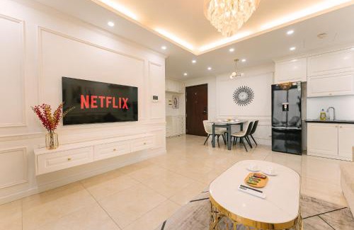 Trung Hoa Nhan Chinh Apartment | Vinhomes D'Capitale 2-bed apartment with Sunset view