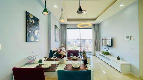 Trung Hoa Nhan Chinh Apartment | Vinhomes D'Capitale-Căn hộ 2 phòng ngủ + 2 phòng tắm
