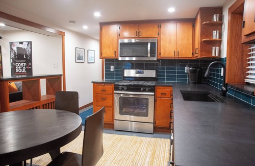 Berwyn Apartment | Vintage 1-br apartment with AC, WiFi in charming, safe, quiet Berwyn