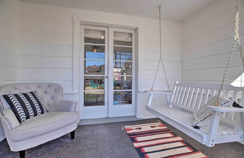 Bishop Cottage | Vintage Bishop House in Downtown w/Porch Swing!