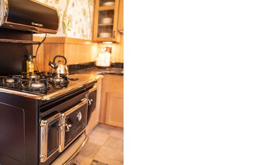 Hyde Park House | Vintage Charmer Entire Home Near Logan