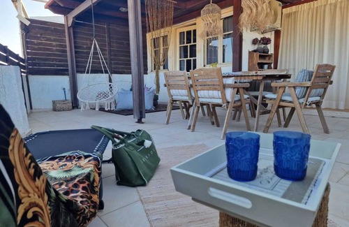 Kokinos Pirgos House | Vintage chic seaside maisonette is located on just a few meters from the beach.