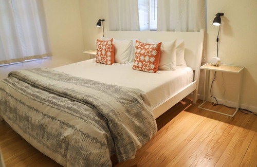 Town of Pines House | Vintage Classic Home, Pet Friendly in National Park 1 Mile to Beach