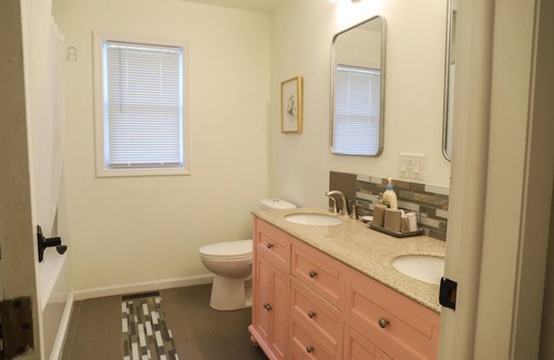 Town of Pines House | Vintage Classic Home, Pet Friendly in National Park 1 Mile to Beach
