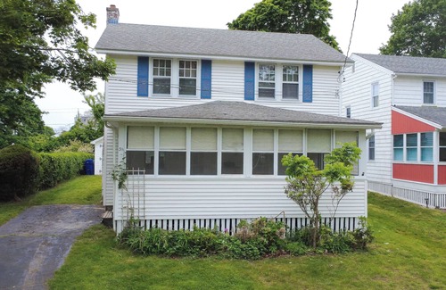 Old Lyme House | Vintage Cottage by the Sea - Walking Distance to the Beach - Old Lyme