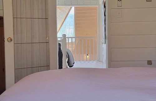 Kimberley House | Vintage Hideaway With a view and Hot-Tub