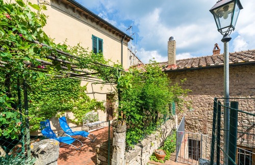 Montecastelli House | Vintage Holiday Home in Montecastelli Pisano with Terrace