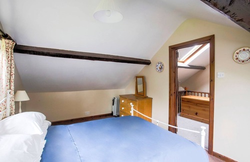 Llanfair Caereinion House | Vintage Holiday home in Welshpool with Garden