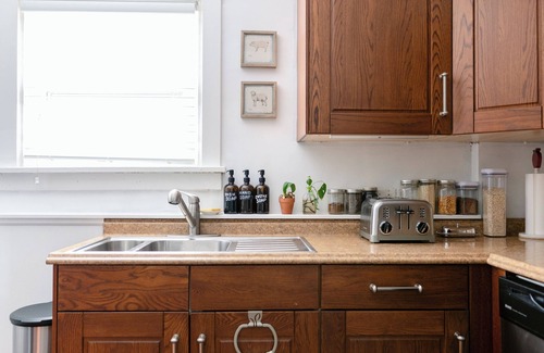 Pittsburgh House | Vintage inspired 2 bdr home in Pittsburgh near city views