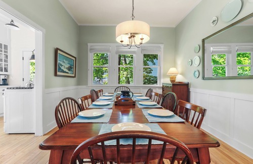 Williams Bay House | Vintage Lake House One Block From Lake Geneva nSunny home with lovely view