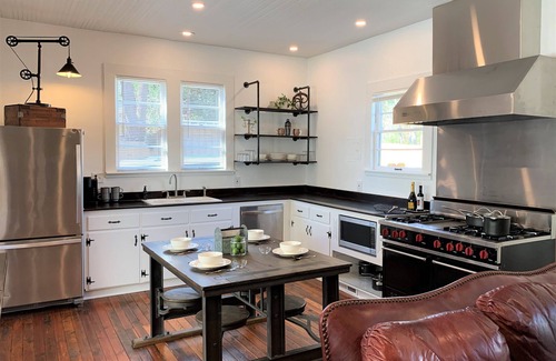 Winston - Salem House | Vintage Modern Synthesis in the Heart of Winston-Salem
