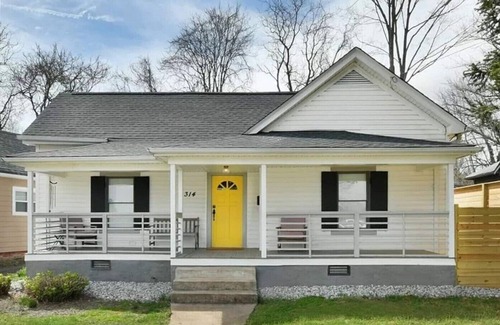 Winston - Salem House | Vintage Modern Synthesis in the Heart of Winston-Salem