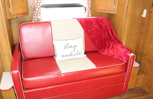 Woodway House | Vintage RV Mins. to Lake Waco, Zoo, Baylor, Silos & Magnolia!