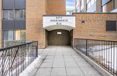 Eau Claire Apartment | Vintage Studio in Calgary’s Downtown West End