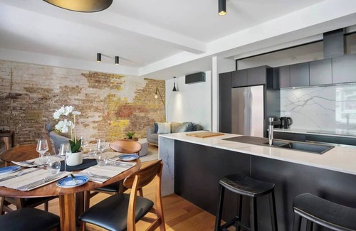 Hobart Central Business District Apartment | Vintage Suite at Saddlers Embrace a Cafe Lifestyle