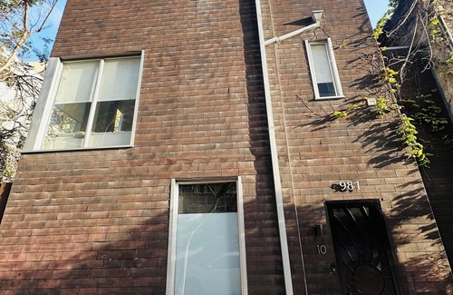 Gaslamp Quarter Apartment | Vintage Vibes studio w/WiFi & AC steps from Ballpark, Convention Center & Views