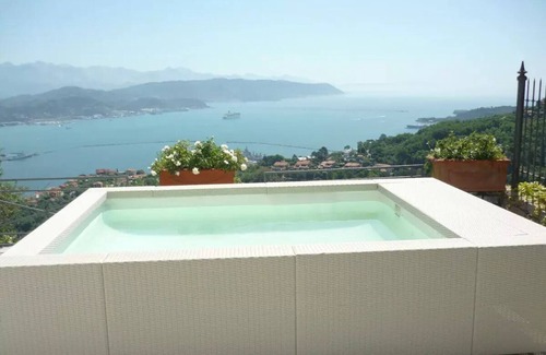 La Spezia Villa | Vintage villa with Jacuzzi