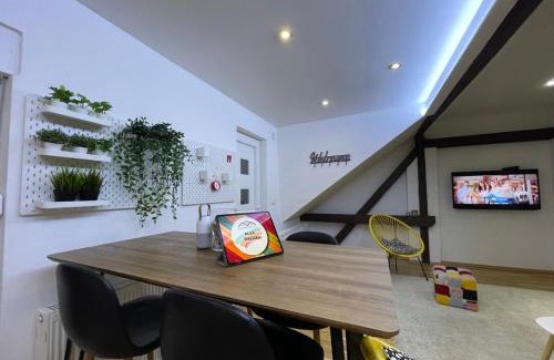 Zagreb Apartment | Violet Apartment by Alex Rafael
