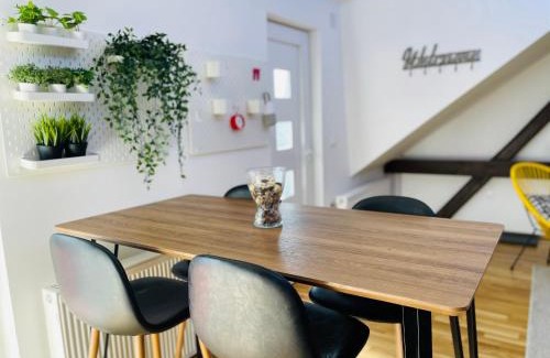 Zagreb Apartment | Violet Apartment by Alex Rafael