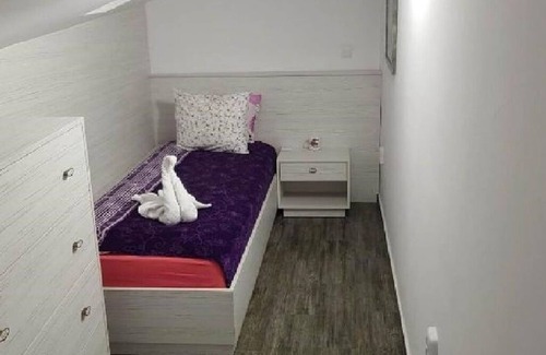 Vranyantsi House | Violette W