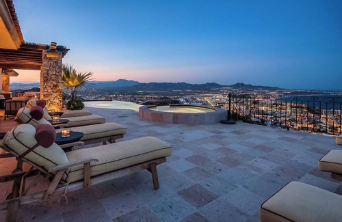 Pedregal Villa | VIP Mansion | Bartender, Chef, Maid included