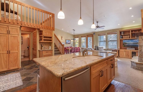 Olympic Valley Apartment | VIP Palisades Ski-In Ski-Out Condo A+ Views 200 ft to KT22