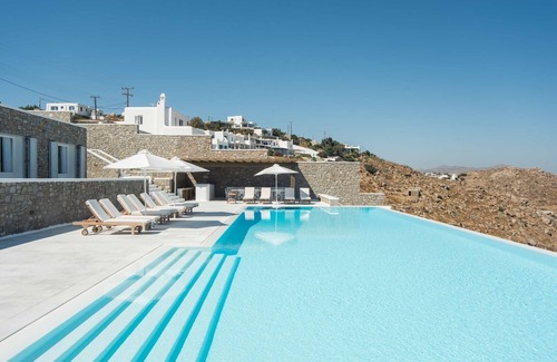 Paraga Villa | VIP villa Nephele - Ten master bedroom - exremly large pool - Sleeps 20