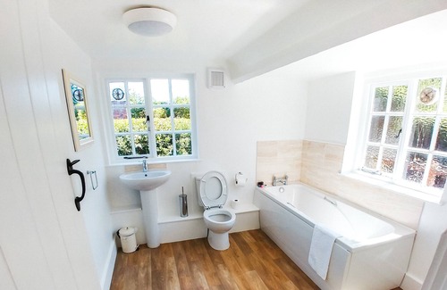 Rostherne Cottage | Virginia Cottage by Tatton Stays - Pet Friendly