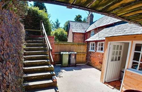Rostherne Cottage | Virginia Cottage by Tatton Stays - Pet Friendly