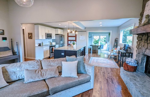 Canton House | Vision House: Mountain Views | Family-Friendly & Dog-Friendly | Airy Atmosphere