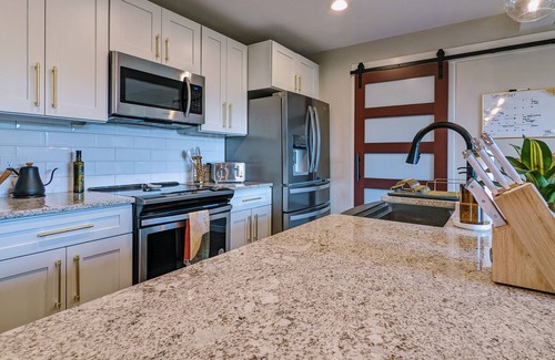 Canton House | Vision House: Mountain Views | Family-Friendly & Dog-Friendly | Airy Atmosphere