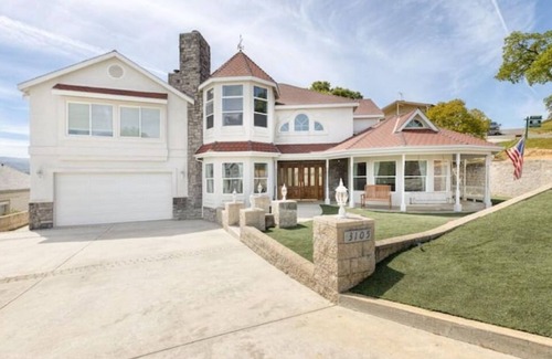 Oak Shores House | Visit our Family Lake House, walk to Dock +boat