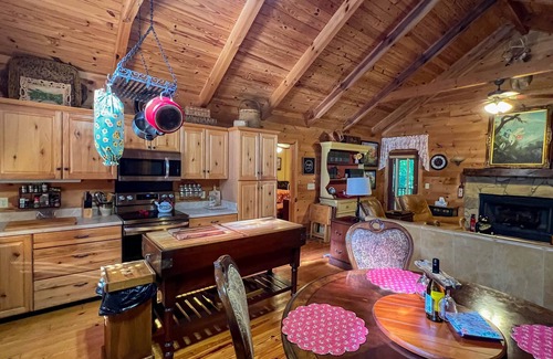 Pine Mountain Cabin | Visit Sparkleberry and see Callway's Pumpkins and Fantasy in Lights!