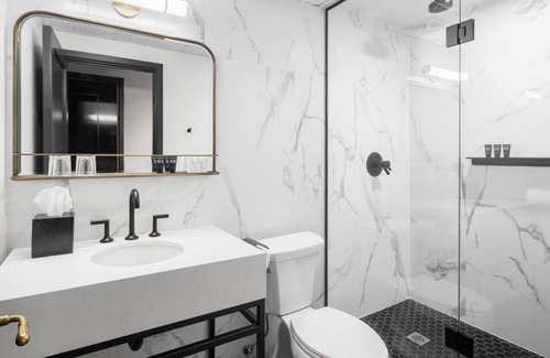 Riverside House | Visit the Iconic CN Tower! 4 Great Units in East End Gem! Rooftop Bar